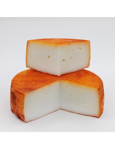 Comprar queso semi-curado de cabra con pimentón de la Vera de "La quesera de la Vera" en Hermanos Hoyos.
