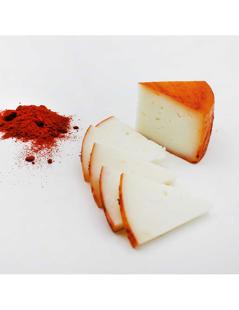 Comprar queso semi-curado de cabra con pimentón de la Vera de "La quesera de la Vera" en Hermanos Hoyos.