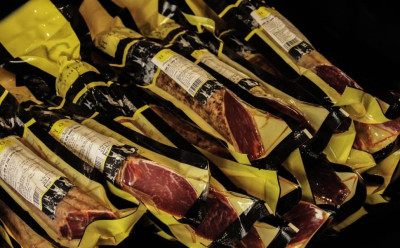 Guía de conservación: cómo conservar jamón y embutidos correctamente