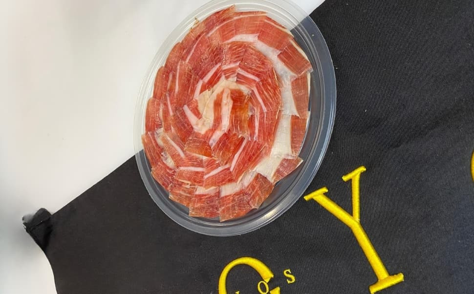 Cómo conservar y cortar correctamente el jamón ibérico en casa